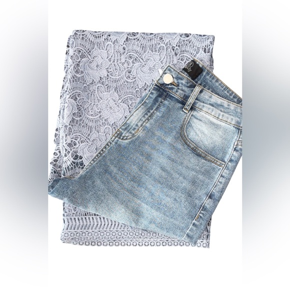 Women's Blue Lace Luvly Wide-Leg Lace Floral Jeans Size Medium Waist 32 - Picture 3 of 7